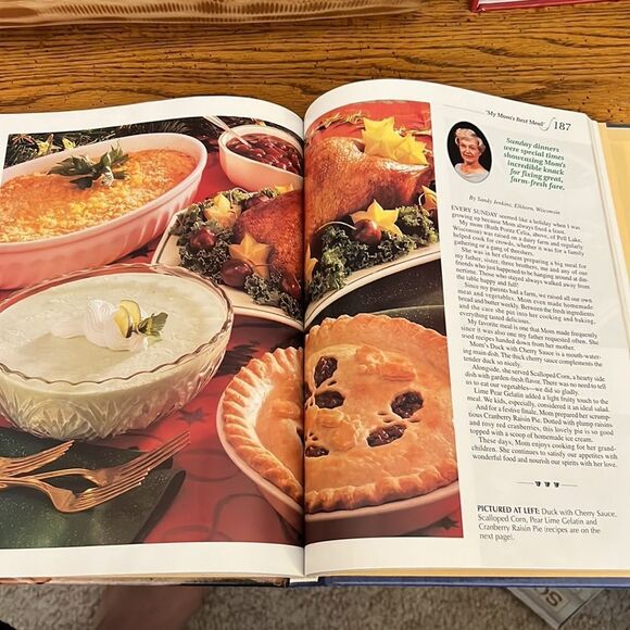 2002 Taste of Home Annual Recipes, 320 page cookbook - Picture 4 of 4